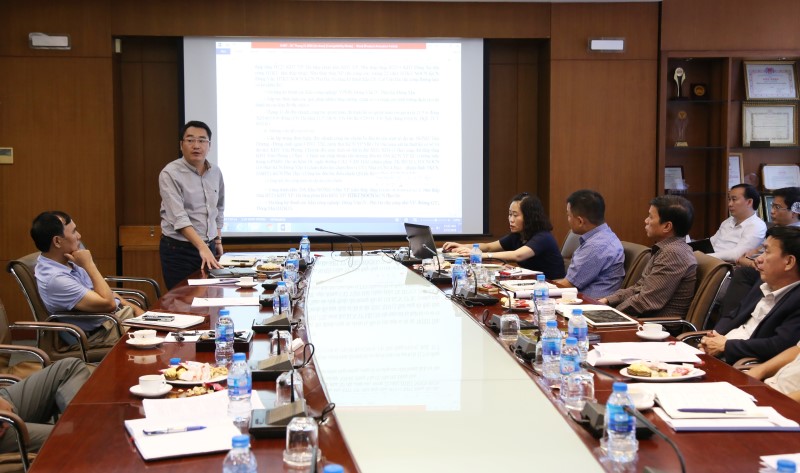 &Ocirc;ng Nguyễn Thế Chinh  - Gi&aacute;m đốc Ban Bất động sản TCT b&aacute;o c&aacute;o tại cuộc họp