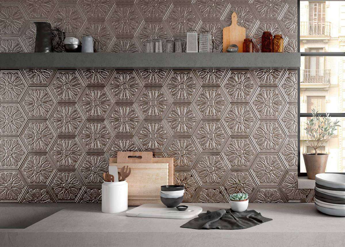 zinc-cocina-con-pared-plateada.jpg