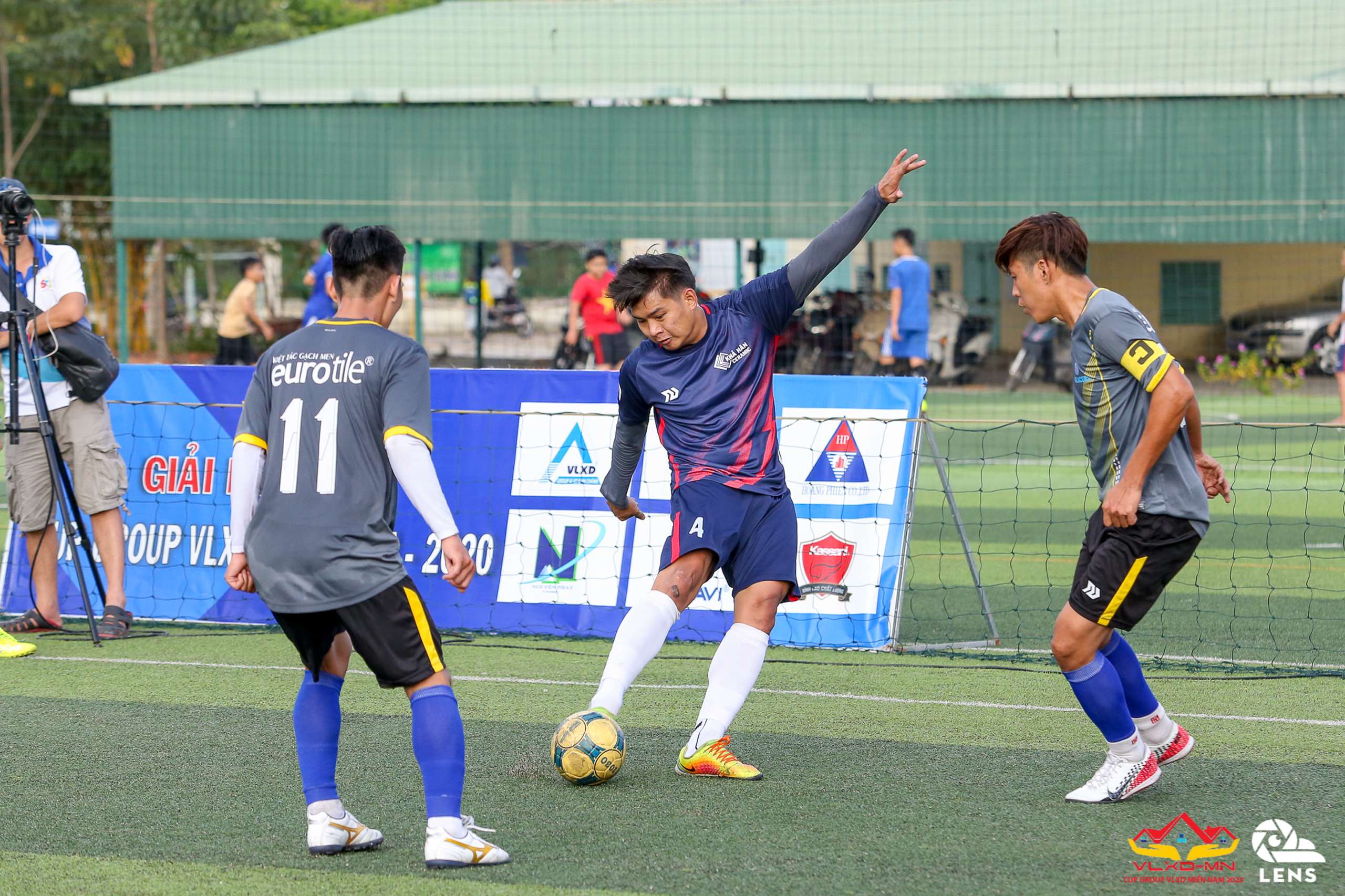 giai-bong-da-vlxd-mien-nam-anh-1.jpg