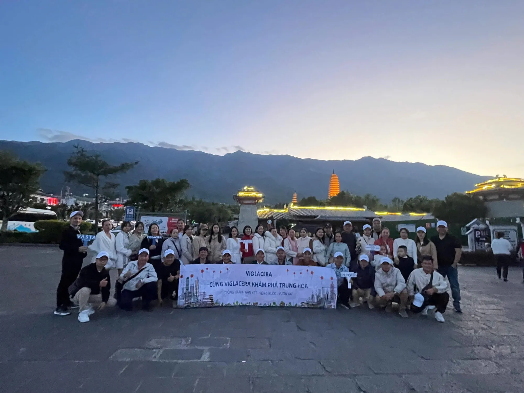 NHỮNG HÀNH TRÌNH ĐẦY CẢM XÚC CÙNG VIGLACERA TỚI TRUNG HOA “ĐỒNG HÀNH - GẮN KẾT - VỮNG BƯỚC - VƯƠN XA”
