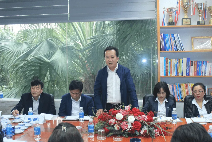 CHI BỘ CÔNG TY CP KINH DOANH GẠCH ỐP LÁT VIGLACERA TỔ CHỨC THÀNH CÔNG ĐẠI HỘI CHI BỘ NHIỆM KỲ 2025 – 2027