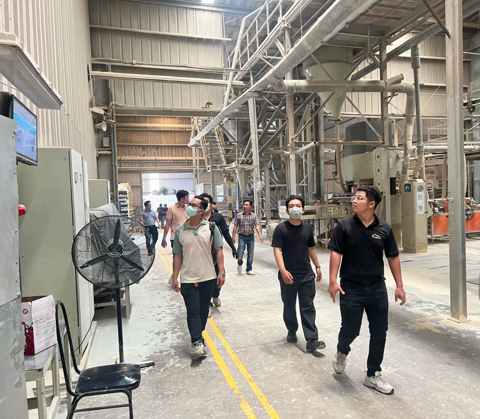 THAM QUAN VÀ ĐÀO TẠO SẢN PHẨM VASTA STONE CÙNG ĐẠI LÝ LÊ GIA