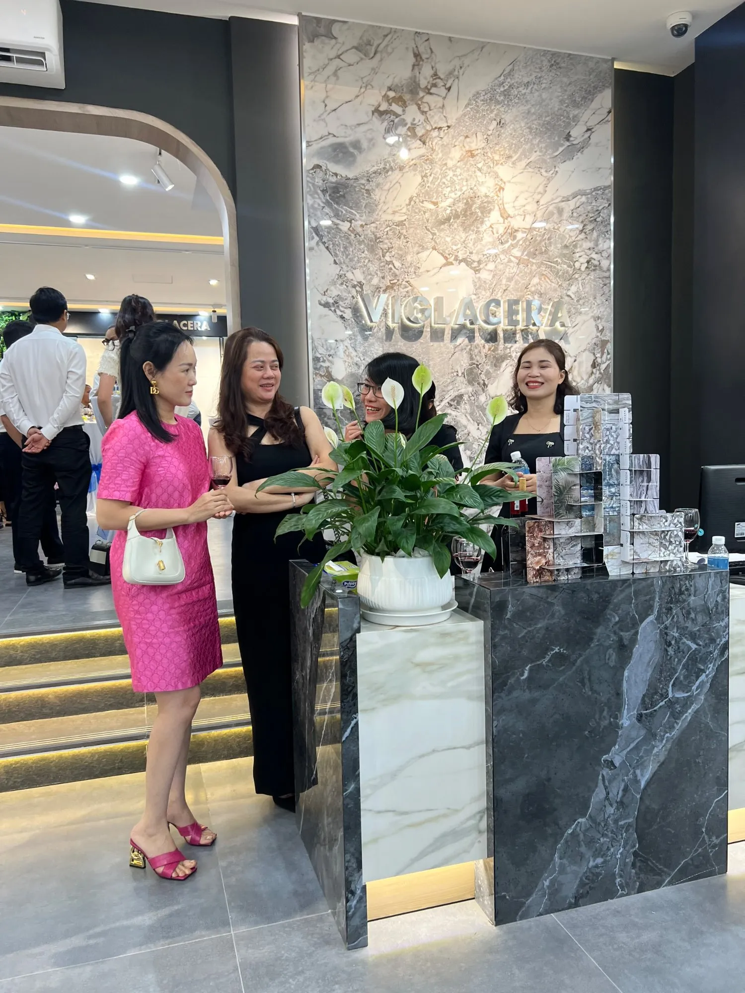 DIỆN MẠO MỚI – KỲ TÍCH MỚI CỦA VIGLACERA CENTER MIỀN TRUNG