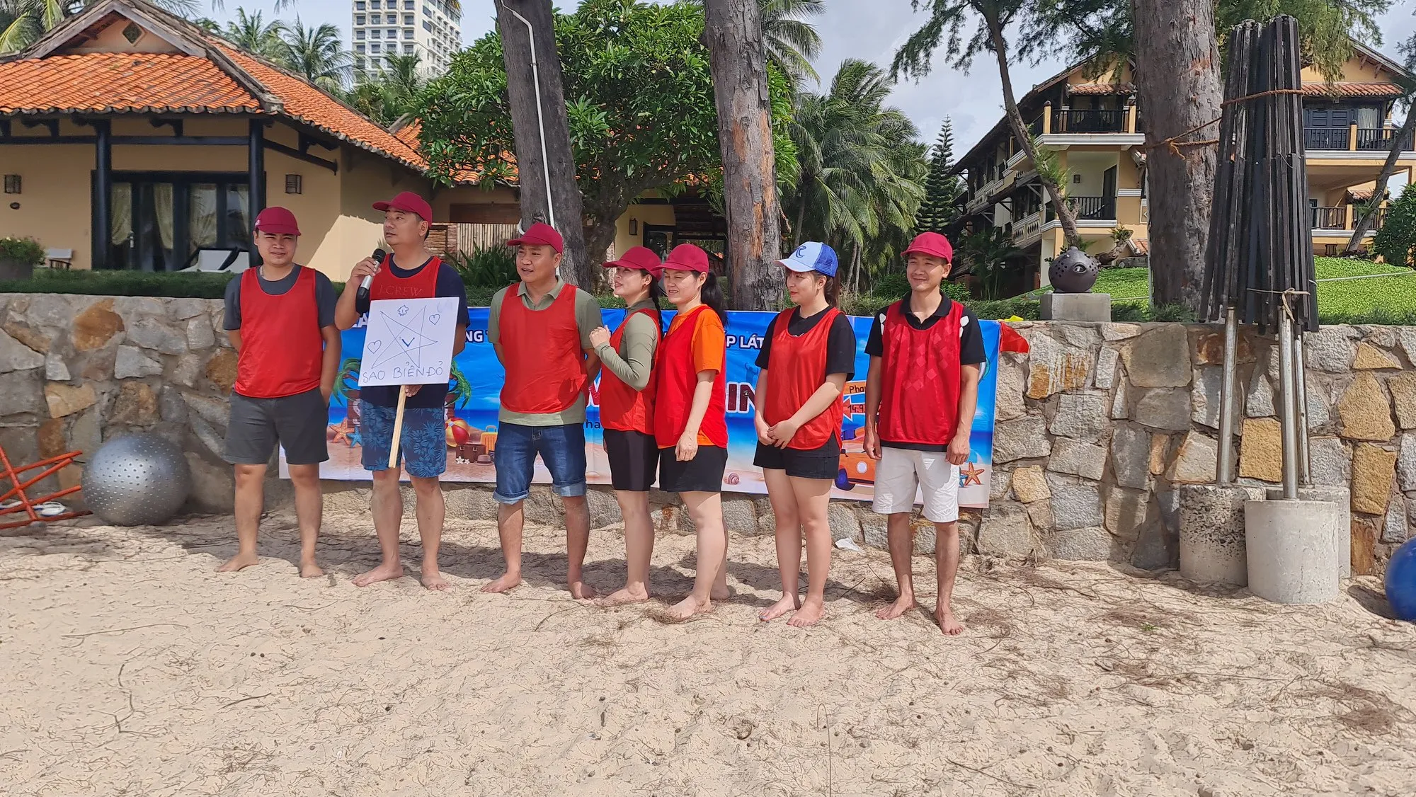 NHỮNG HÌNH ẢNH TEAMBUIDING CỦA CBNV MIỀN TRUNG VÀ MIỀN NAM