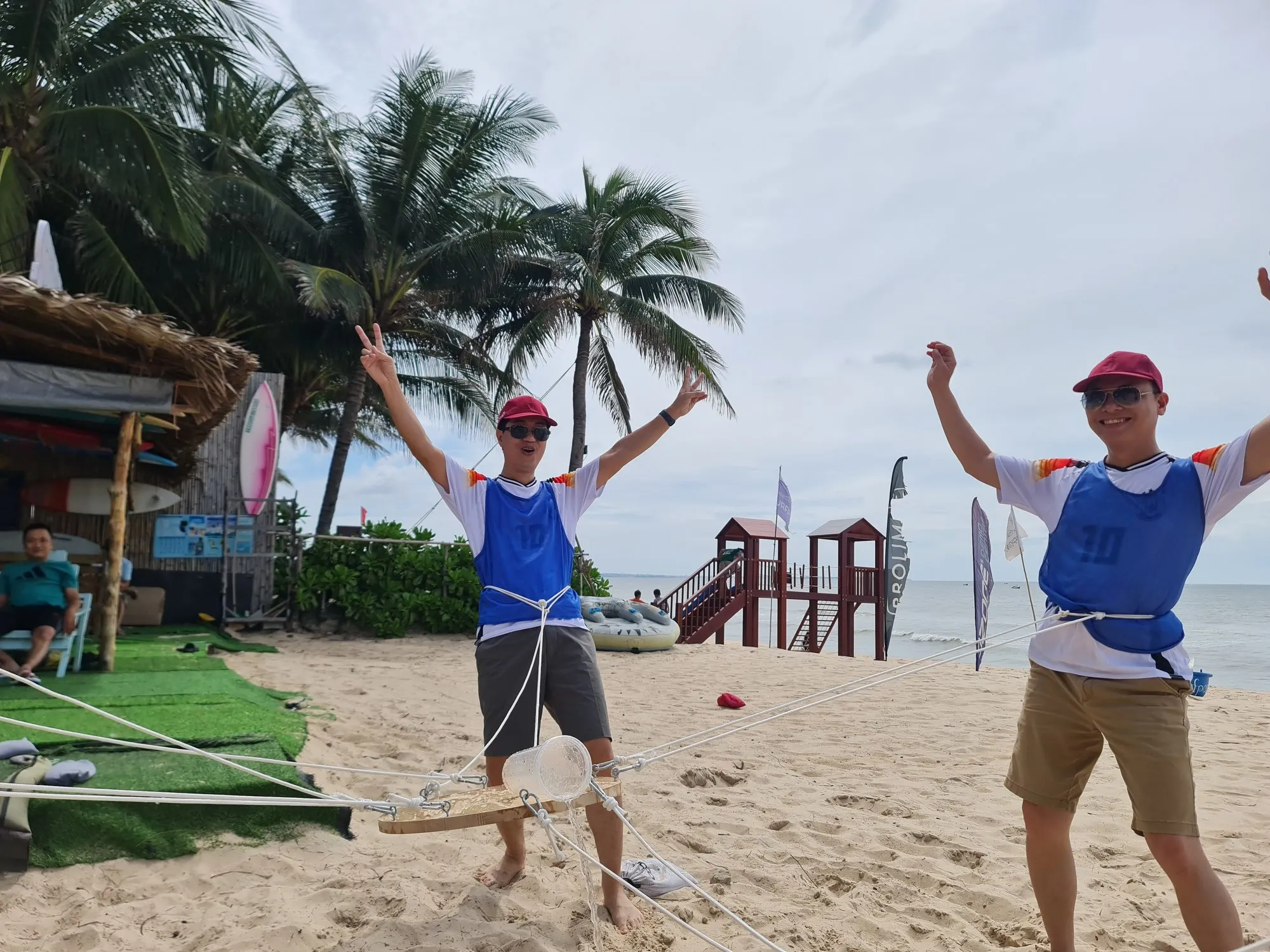 NHỮNG HÌNH ẢNH TEAMBUIDING CỦA CBNV MIỀN TRUNG VÀ MIỀN NAM