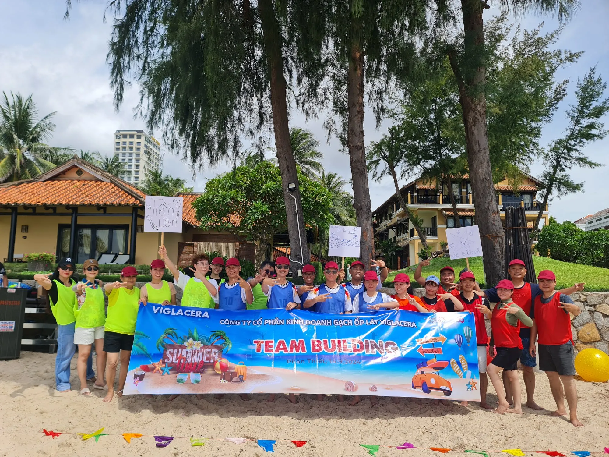 NHỮNG HÌNH ẢNH TEAMBUIDING CỦA CBNV MIỀN TRUNG VÀ MIỀN NAM