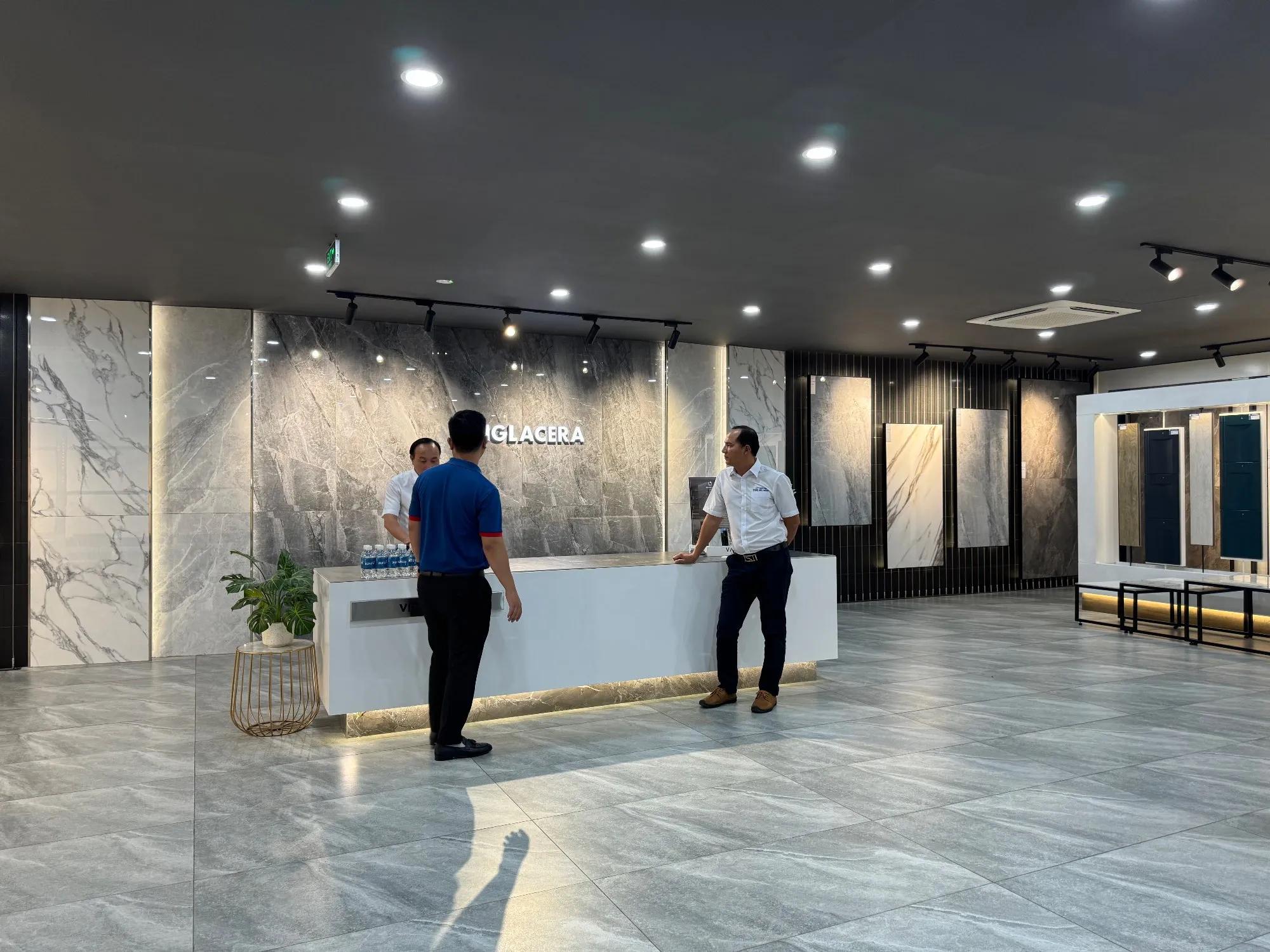 ĐẠI LÝ PHÂN PHỐI GẠCH ỐP LÁT VIGLACERA MIỀN NAM THAM QUAN VIGLACERA CENTER TẠI TP. HỒ CHÍ MINH