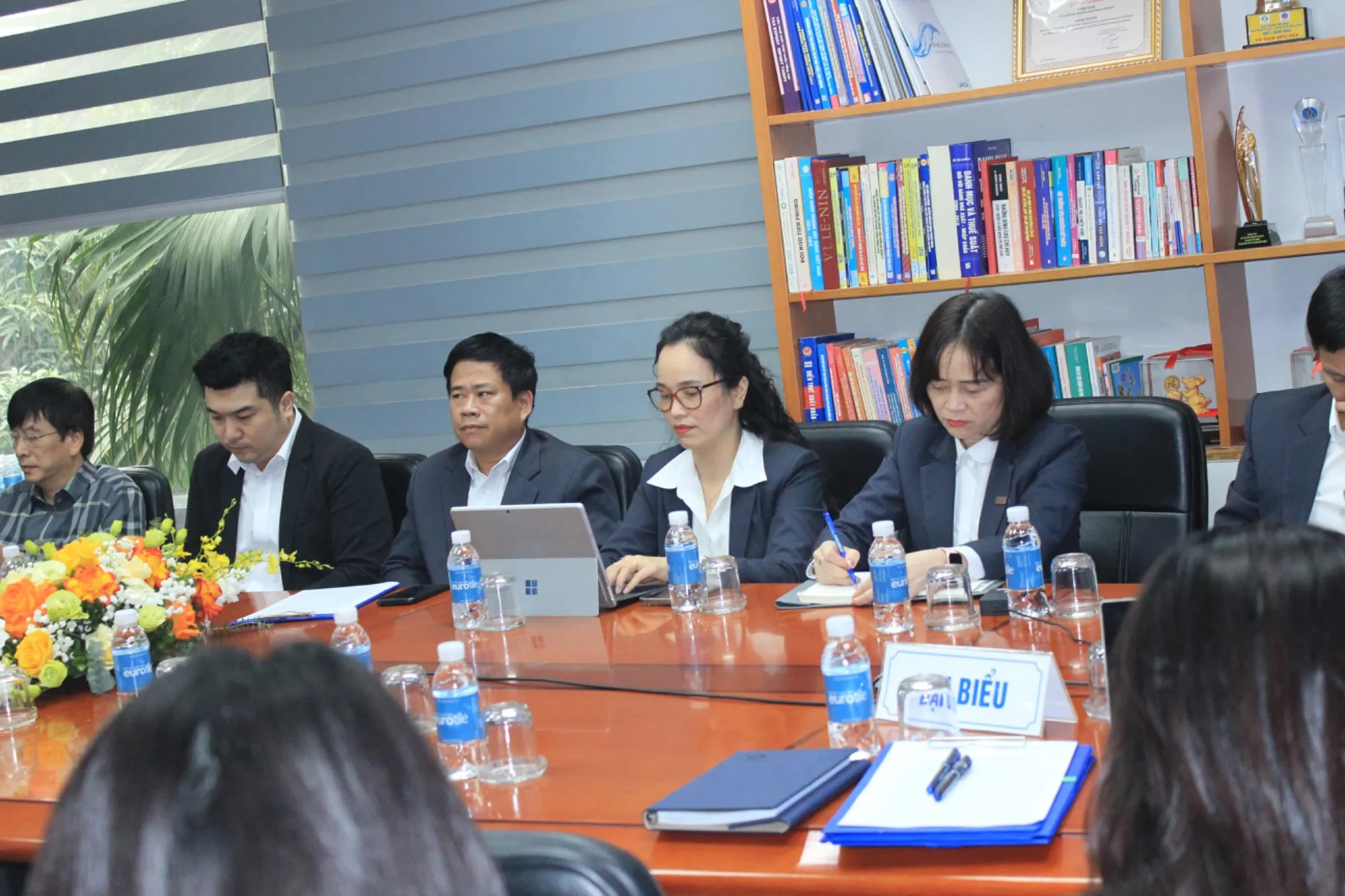 CÔNG TY CP KINH DOANH GẠCH ỐP LÁT VIGLACERA TỔ CHỨC THÀNH CÔNG HỘI NGHỊ ĐẠI BIỂU NGƯỜI LAO ĐỘNG NĂM 2025