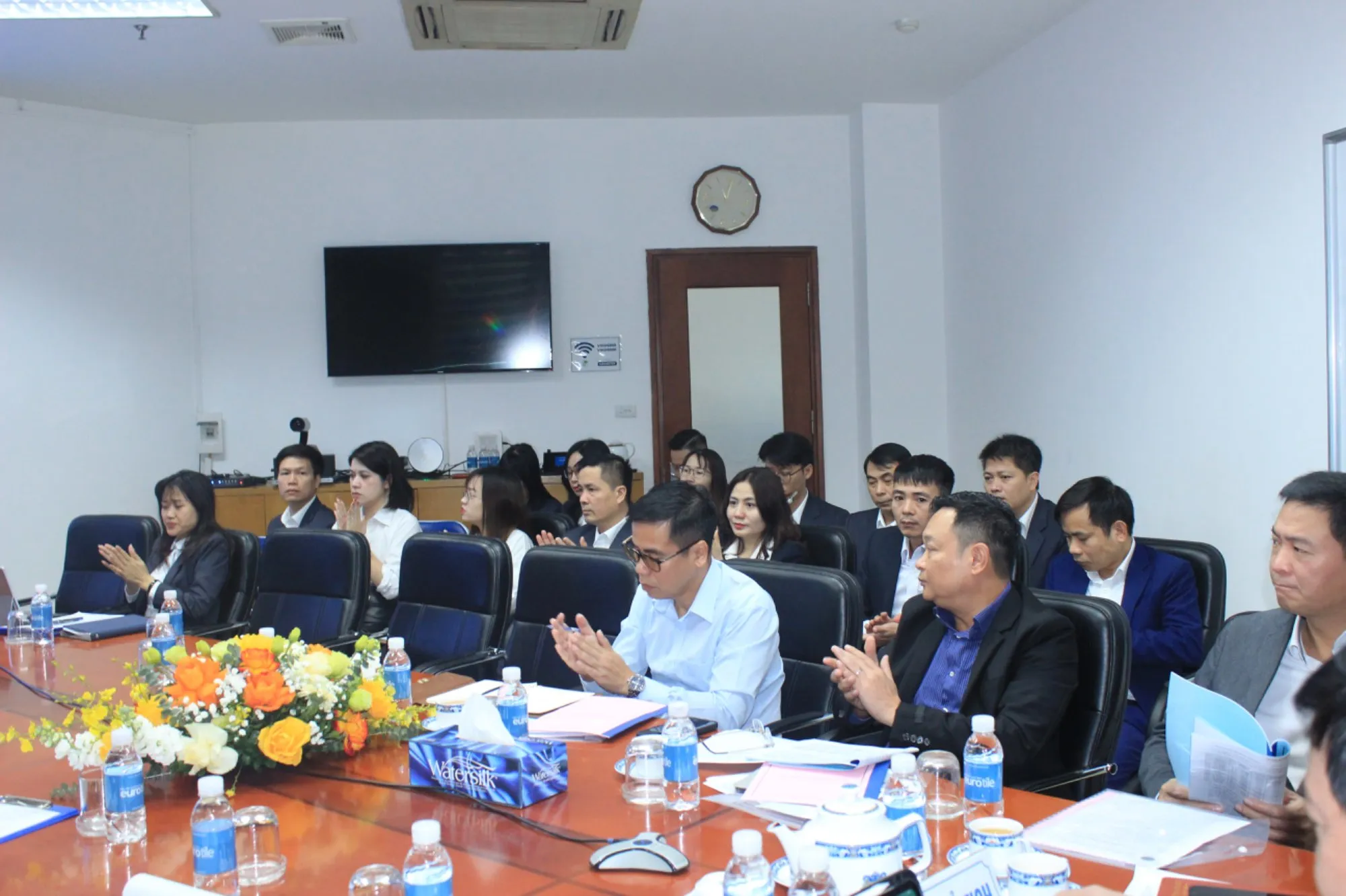 CÔNG TY CP KINH DOANH GẠCH ỐP LÁT VIGLACERA TỔ CHỨC THÀNH CÔNG HỘI NGHỊ ĐẠI BIỂU NGƯỜI LAO ĐỘNG NĂM 2025
