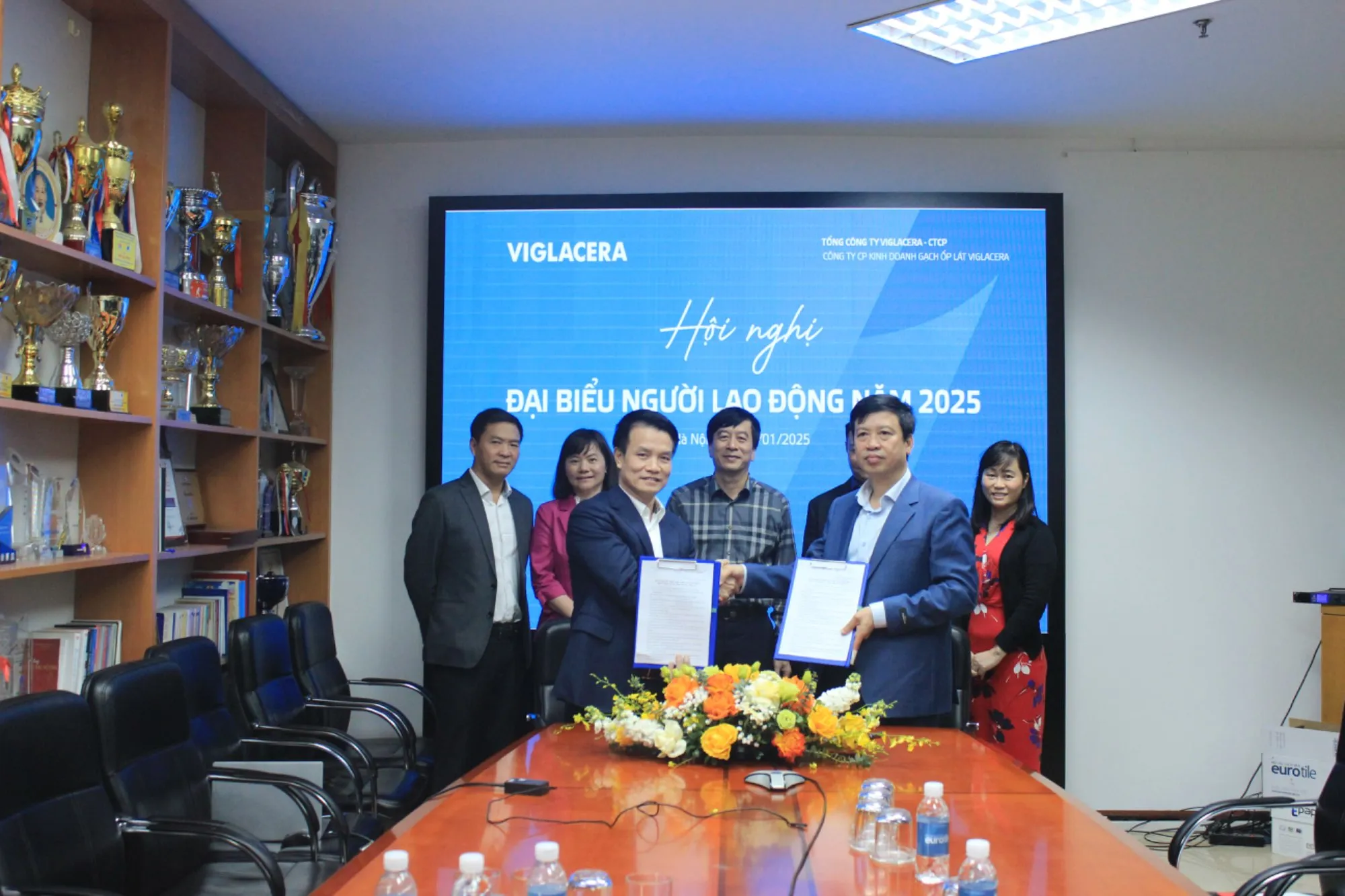 CÔNG TY CP KINH DOANH GẠCH ỐP LÁT VIGLACERA TỔ CHỨC THÀNH CÔNG HỘI NGHỊ ĐẠI BIỂU NGƯỜI LAO ĐỘNG NĂM 2025