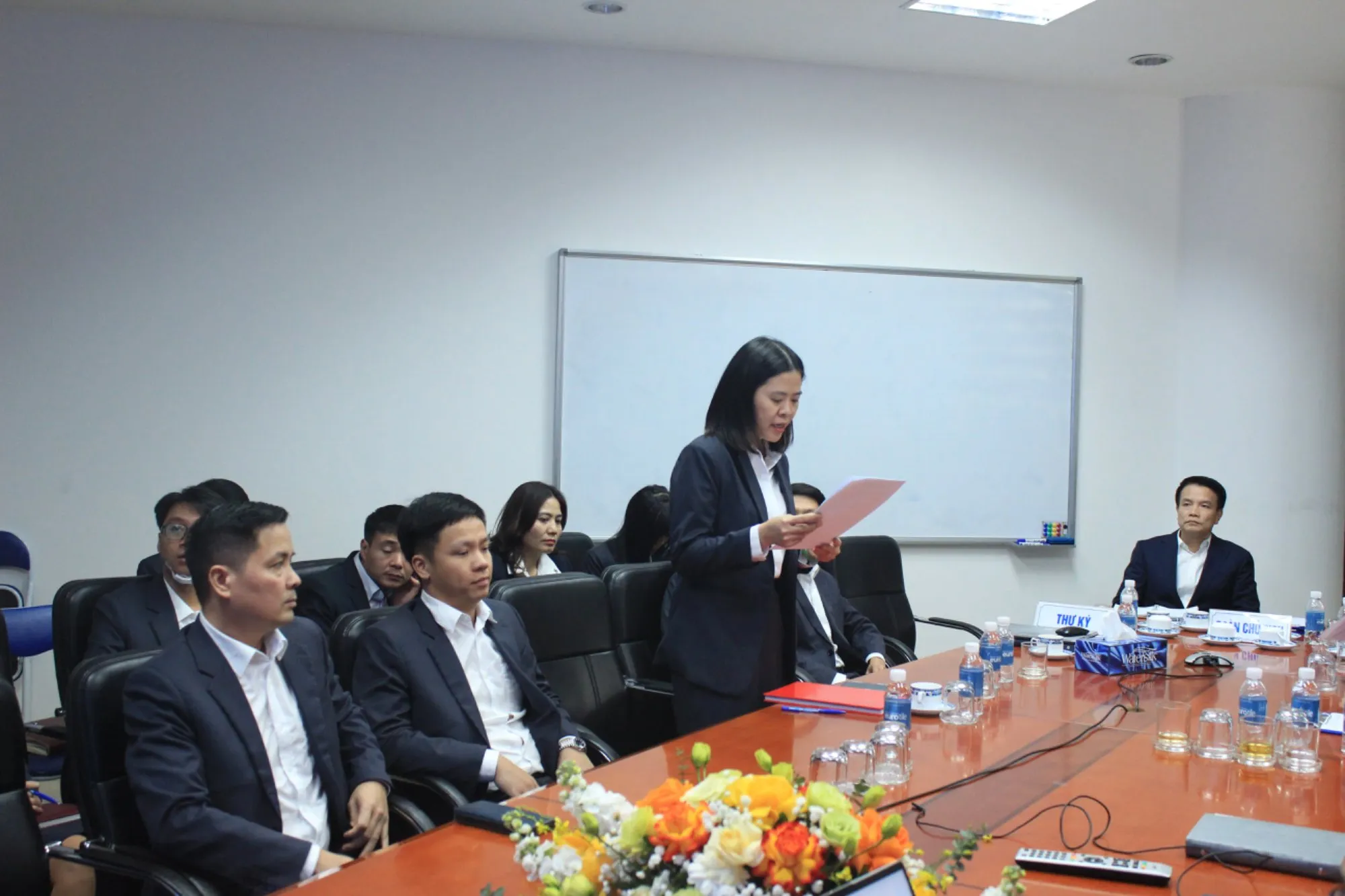 CÔNG TY CP KINH DOANH GẠCH ỐP LÁT VIGLACERA TỔ CHỨC THÀNH CÔNG HỘI NGHỊ ĐẠI BIỂU NGƯỜI LAO ĐỘNG NĂM 2025