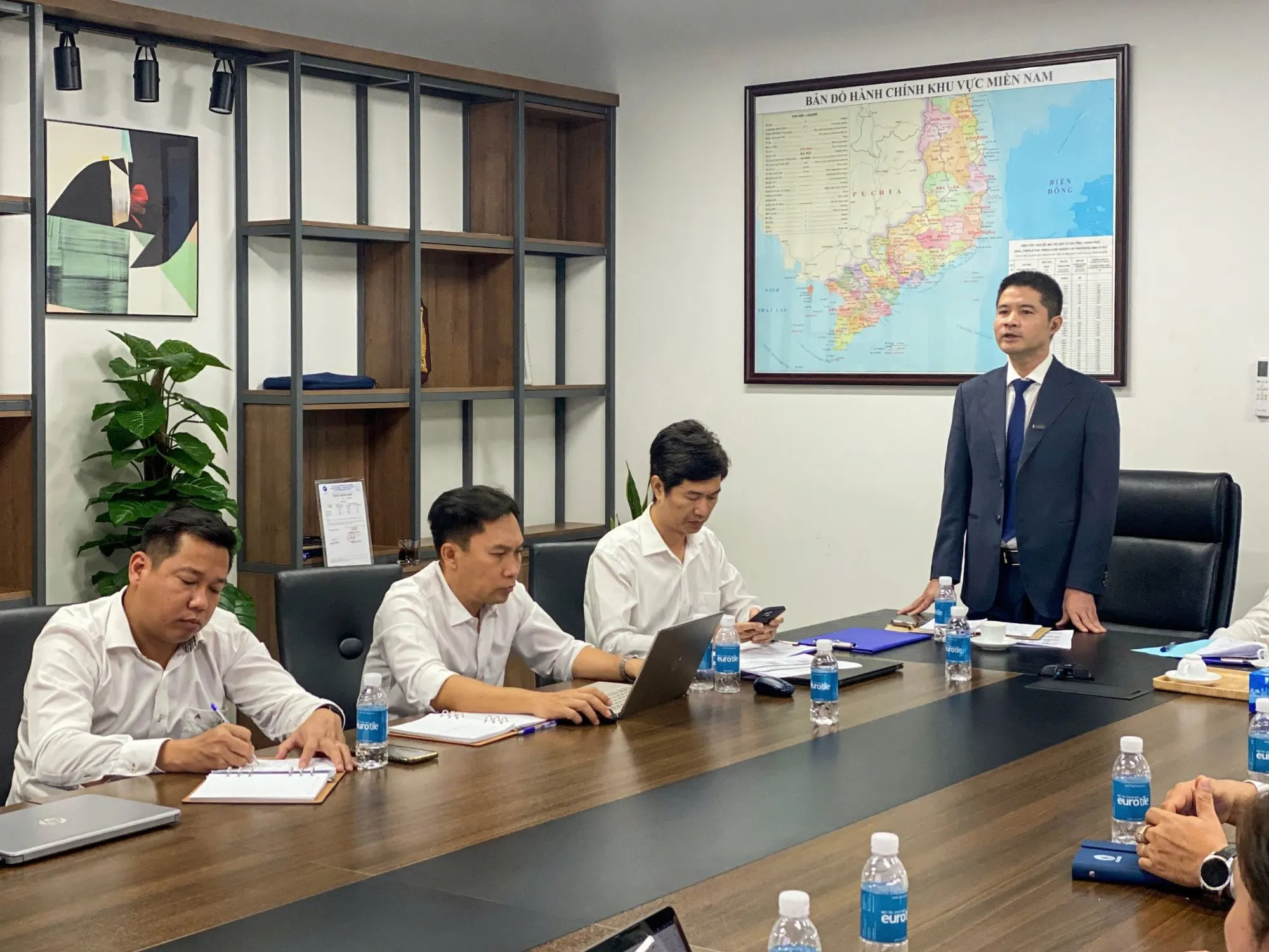 CÔNG TY CP KINH DOANH GẠCH ỐP LÁT VIGLACERA TỔ CHỨC THÀNH CÔNG HỘI NGHỊ ĐẠI BIỂU NGƯỜI LAO ĐỘNG NĂM 2025
