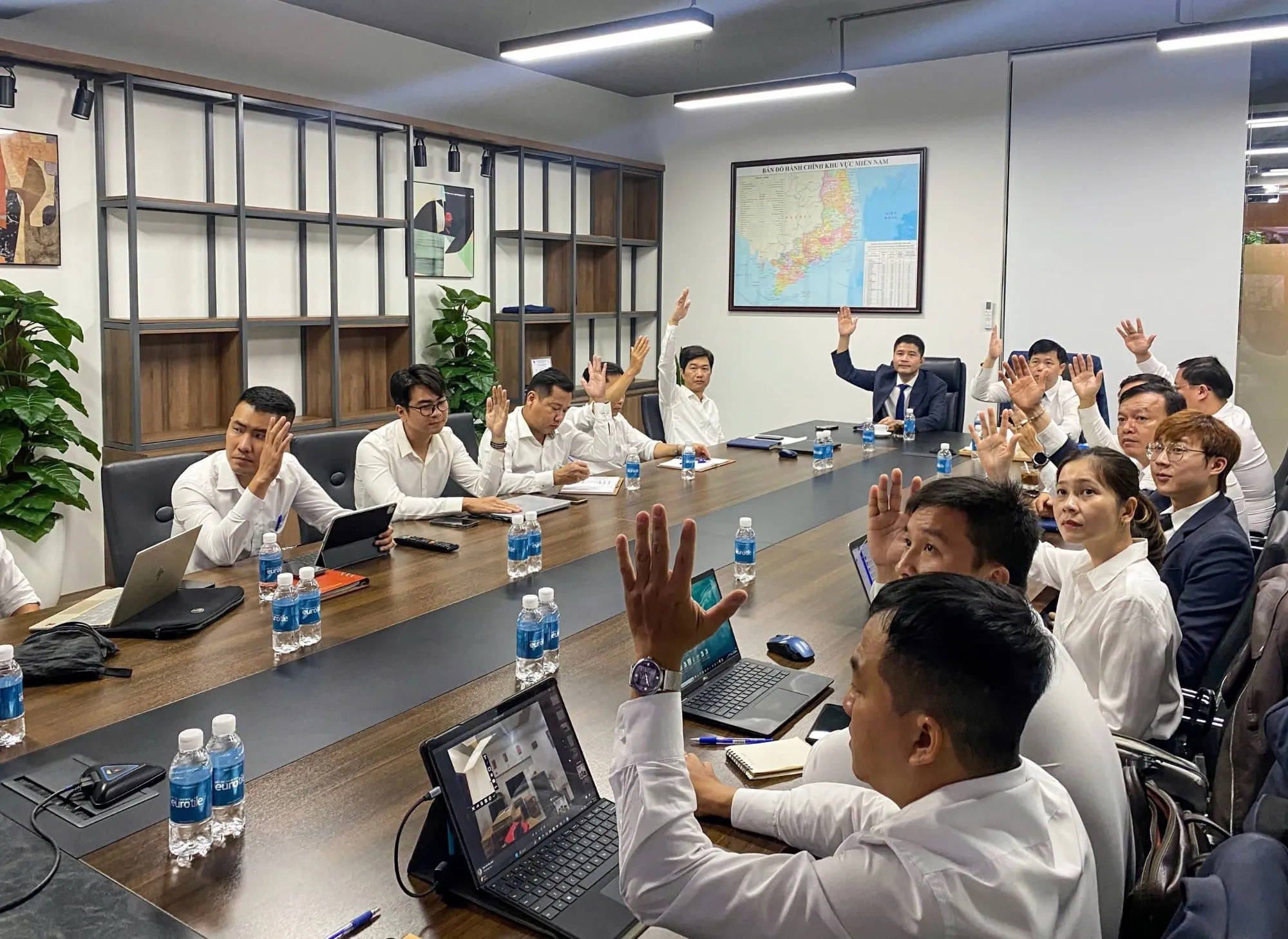 CÔNG TY CP KINH DOANH GẠCH ỐP LÁT VIGLACERA TỔ CHỨC THÀNH CÔNG HỘI NGHỊ ĐẠI BIỂU NGƯỜI LAO ĐỘNG NĂM 2025