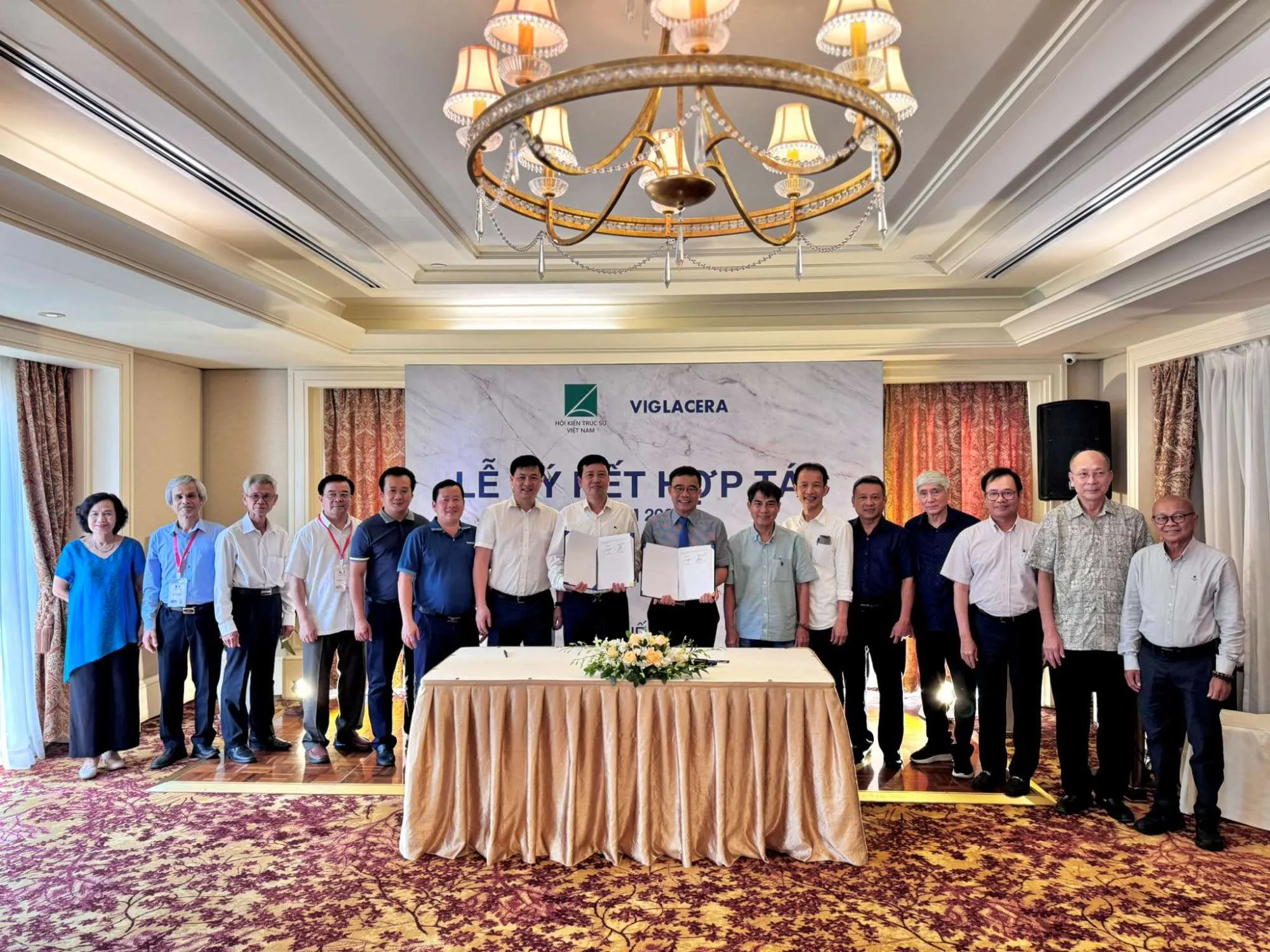 CÔNG TY CP KINH DOANH GẠCH ỐP LÁT VIGLACERA KÝ KẾT HỢP TÁC NĂM 2024 VỚI HỘI KTS VIỆT NAM