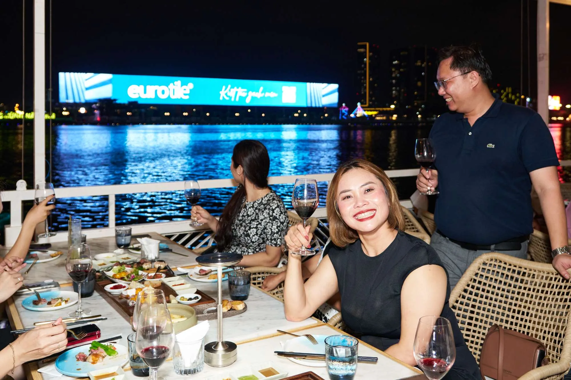 CÁC THƯƠNG HIỆU VIGLACERA - UNITED TILES - EUROTILE - VASTA STONE NỔI BẬT TẠI SKY LED THỦ THIÊM