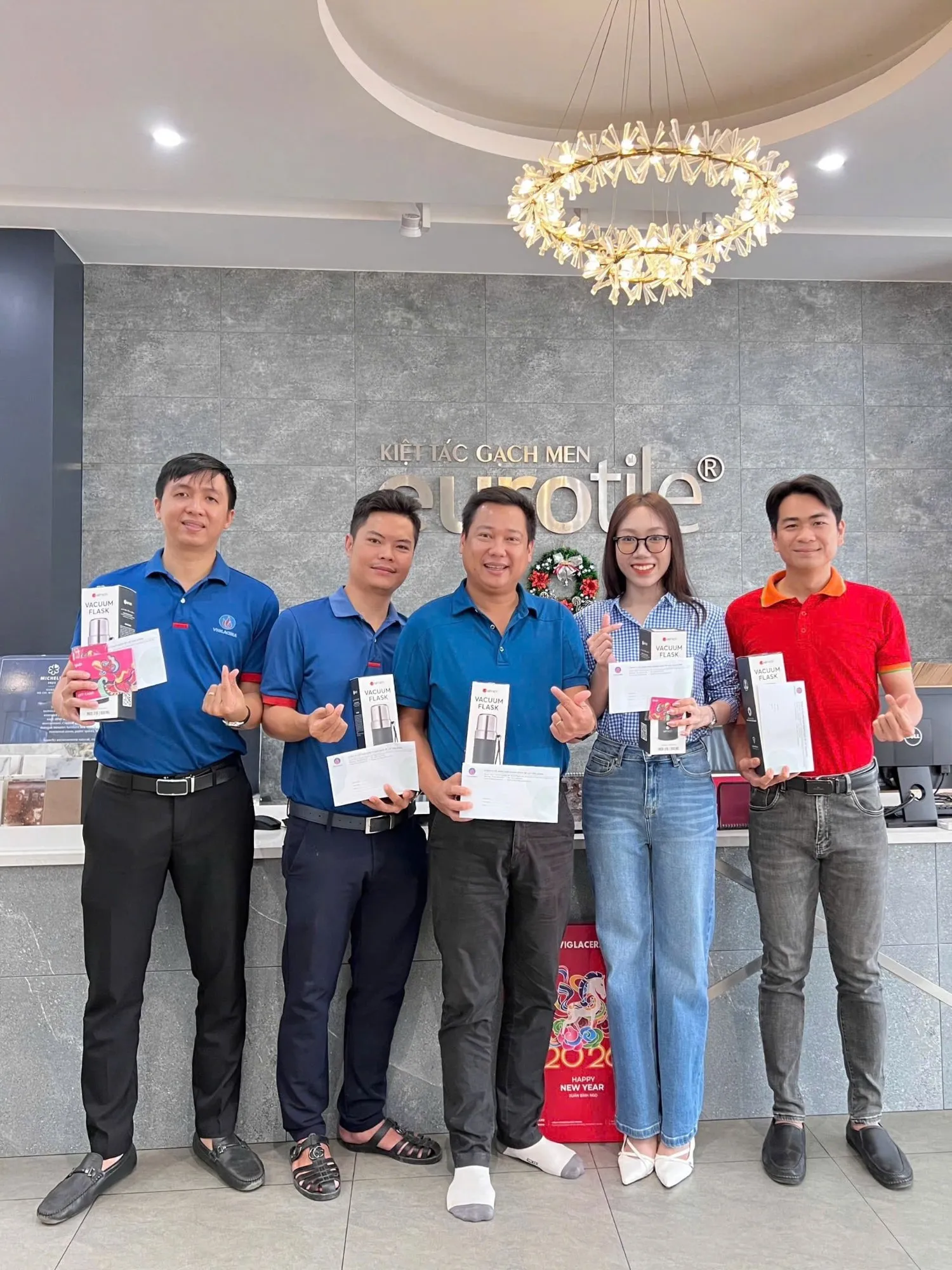 “TRAO GỬI TRI ÂN – GẮN KẾT YÊU THƯƠNG” TỪ CÔNG ĐOÀN CÔNG TY CP KINH DOANH GẠCH ỐP LÁT VIGLACERA
