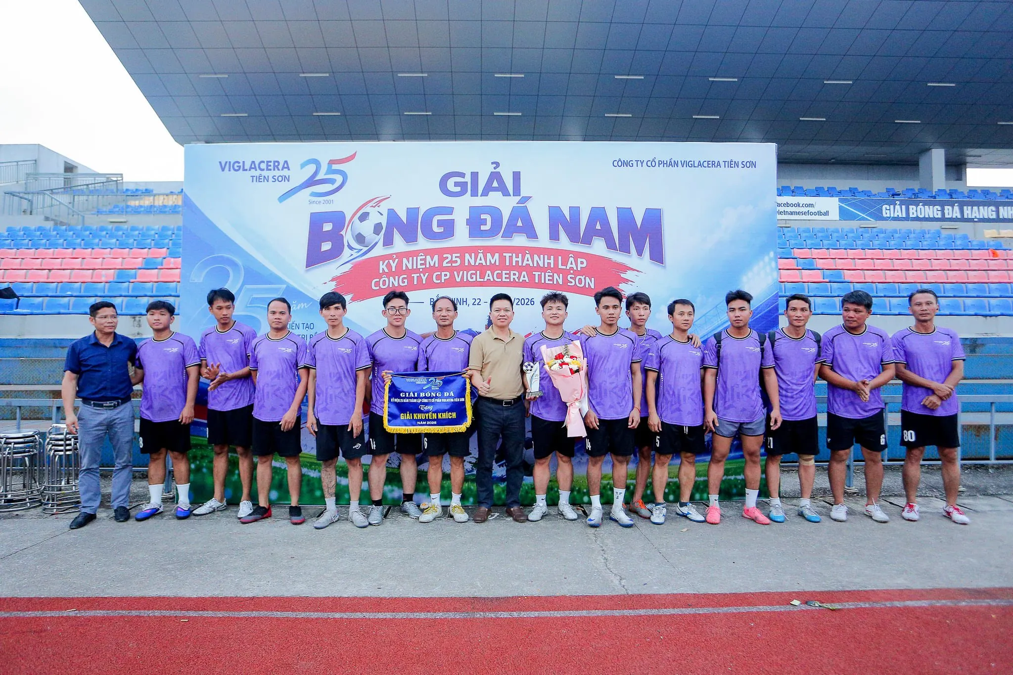 VIGLACERA TIÊN SƠN TỔ CHỨC THÀNH CÔNG GIẢI BÓNG ĐÁ NAM CHÀO MỪNG 25 NĂM THÀNH LẬP