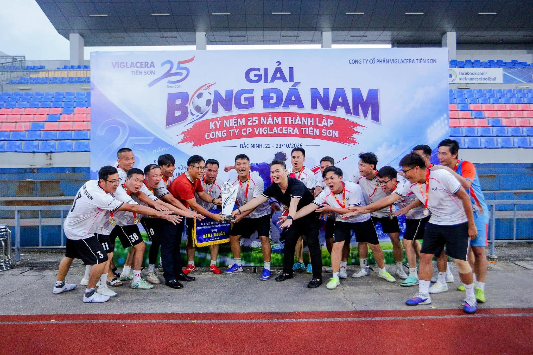 VIGLACERA TIÊN SƠN TỔ CHỨC THÀNH CÔNG GIẢI BÓNG ĐÁ NAM CHÀO MỪNG 25 NĂM THÀNH LẬP