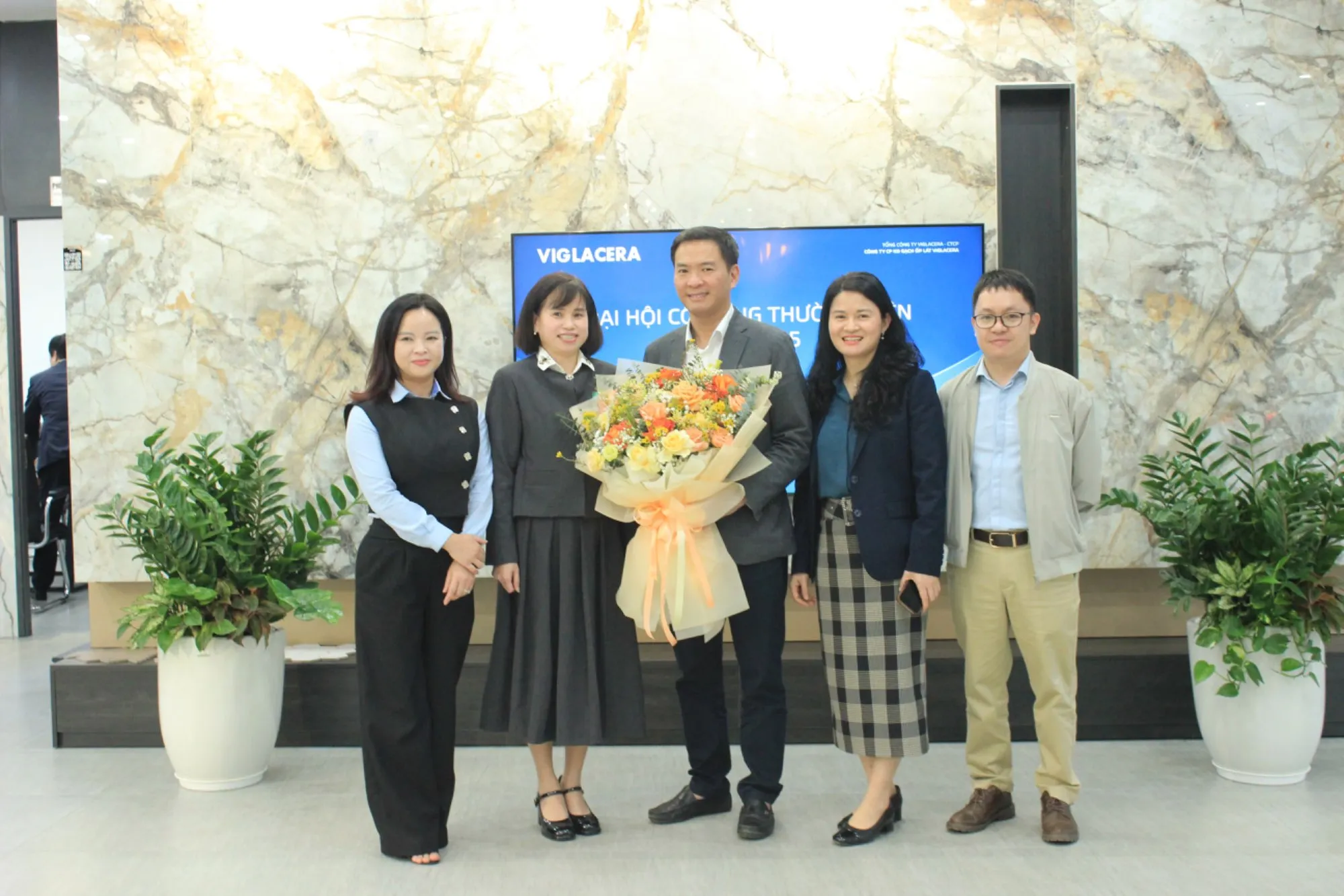CÔNG TY CP KINH DOANH GẠCH ỐP LÁT VIGLACERA TỔ CHỨC ĐẠI HỘI CỔ ĐÔNG THƯỜNG NIÊN NĂM 2025