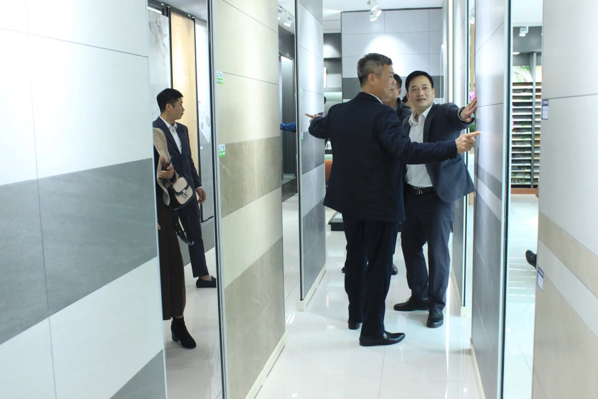 HỘI THẢO KINH DOANH VỚI CHỦ ĐỀ “THÊM SỨC MẠNH - VỮNG BƯỚC ĐI”