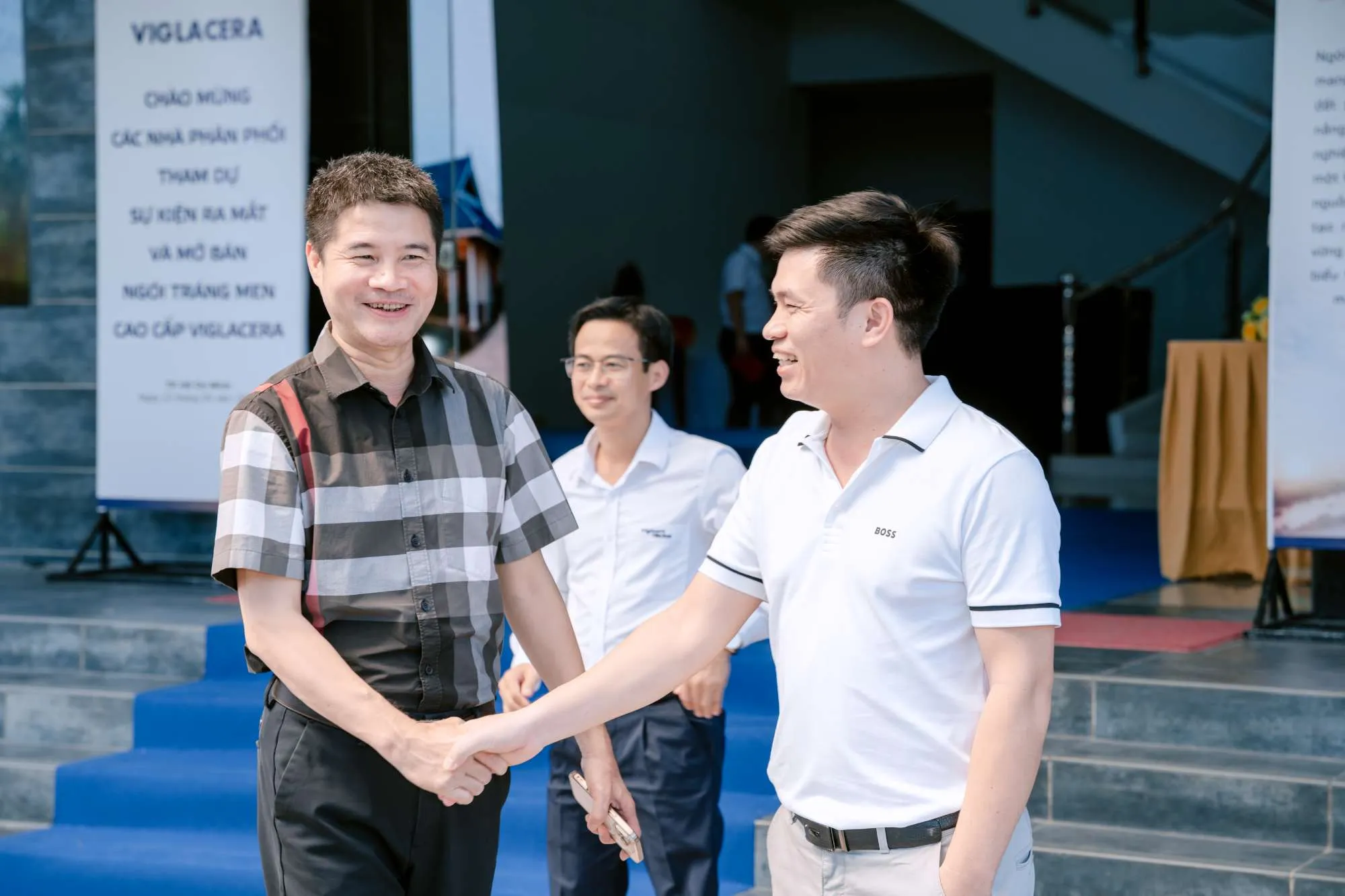VIGLACERA TIÊN SƠN RA MẮT DÒNG SẢN PHẨM NGÓI TRÁNG MEN CAO CẤP
