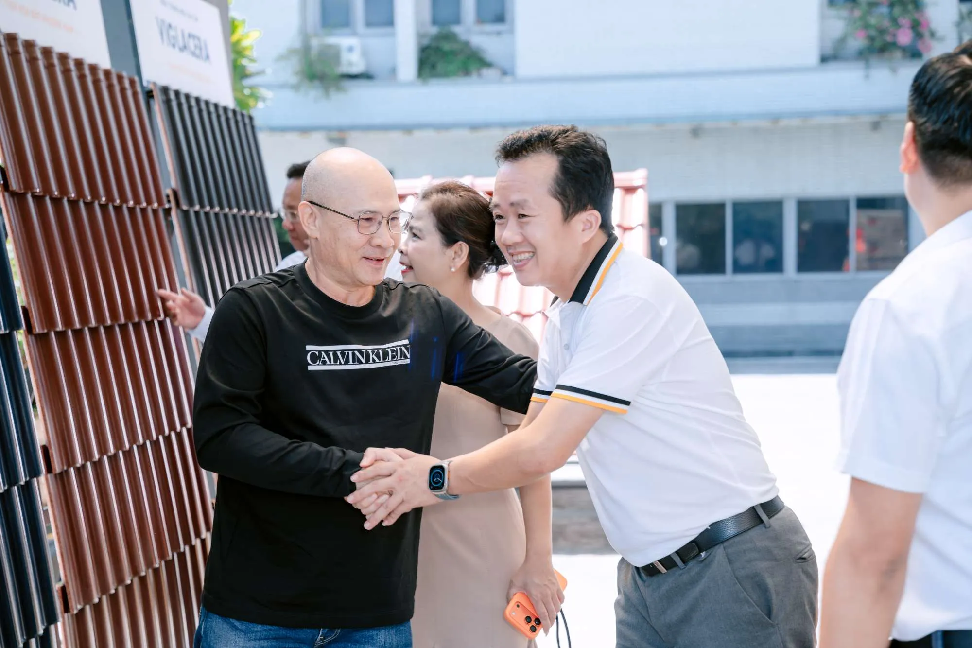 VIGLACERA TIÊN SƠN RA MẮT DÒNG SẢN PHẨM NGÓI TRÁNG MEN CAO CẤP