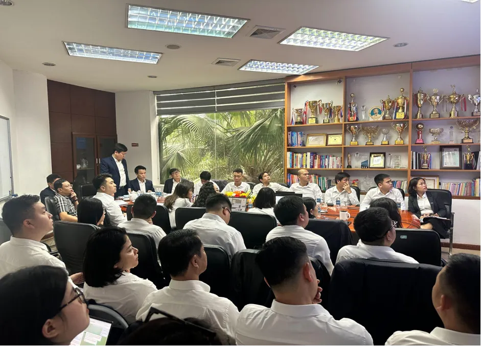 CÔNG TY CP KINH DOANH GẠCH ỐP LÁT VIGLACERA TỔ CHỨC THÀNH CÔNG HỘI NGHỊ ĐẠI BIỂU NGƯỜI LAO ĐỘNG 2024 VỚI CHỦ ĐỀ “VỮNG BƯỚC - VƯƠN XA”