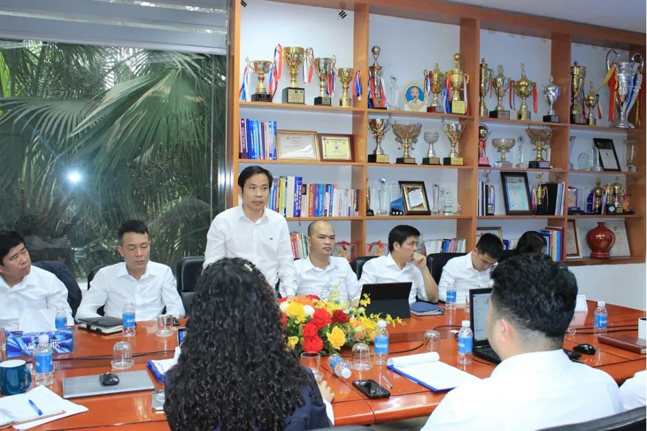 CÔNG TY CP KINH DOANH GẠCH ỐP LÁT VIGLACERA TỔ CHỨC THÀNH CÔNG HỘI NGHỊ ĐẠI BIỂU NGƯỜI LAO ĐỘNG 2024 VỚI CHỦ ĐỀ “VỮNG BƯỚC - VƯƠN XA”