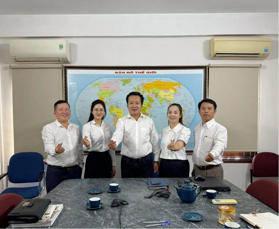CÔNG TY CP KINH DOANH GẠCH ỐP LÁT VIGLACERA TỔ CHỨC THÀNH CÔNG HỘI NGHỊ ĐẠI BIỂU NGƯỜI LAO ĐỘNG 2024 VỚI CHỦ ĐỀ “VỮNG BƯỚC - VƯƠN XA”