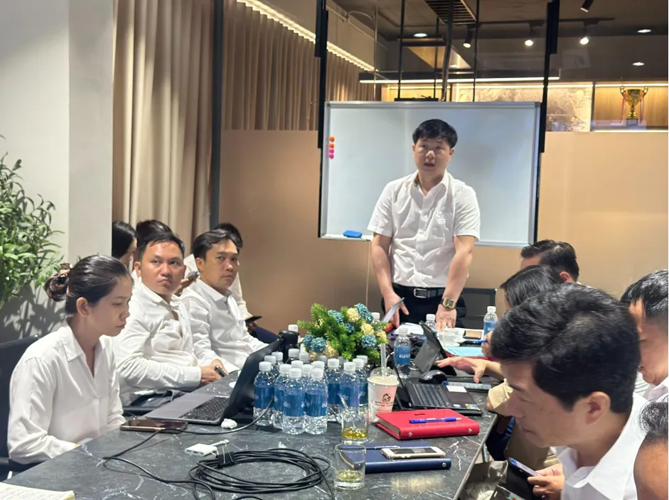 CÔNG TY CP KINH DOANH GẠCH ỐP LÁT VIGLACERA TỔ CHỨC THÀNH CÔNG HỘI NGHỊ ĐẠI BIỂU NGƯỜI LAO ĐỘNG 2024 VỚI CHỦ ĐỀ “VỮNG BƯỚC - VƯƠN XA”