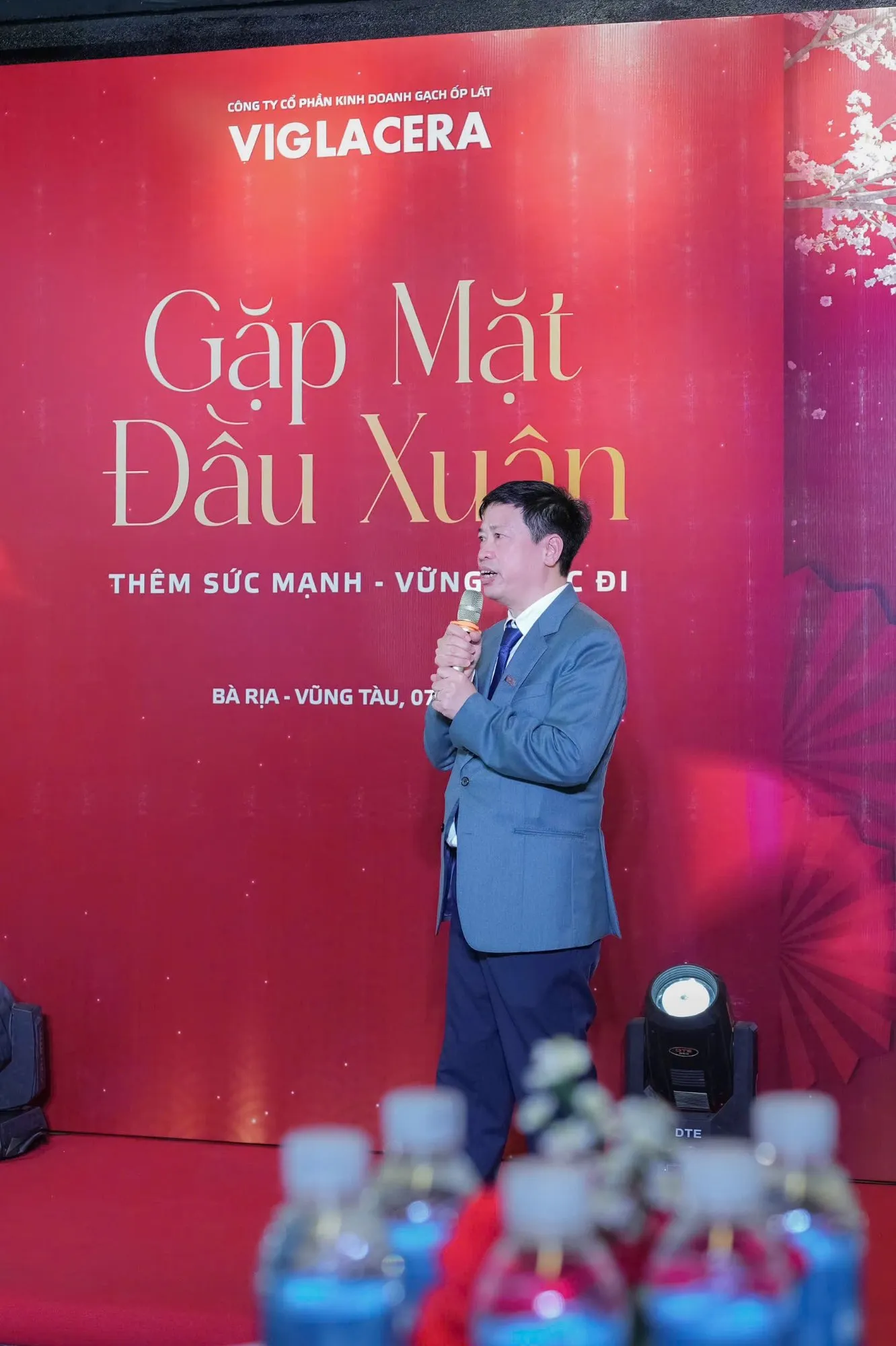 "TIẾP LỬA" ĐỘNG LỰC KINH DOANH 2025 TẠI MIỀN NAM VỚI CHỦ ĐỀ "THÊM SỨC MẠNH - VỮNG BƯỚC ĐI"