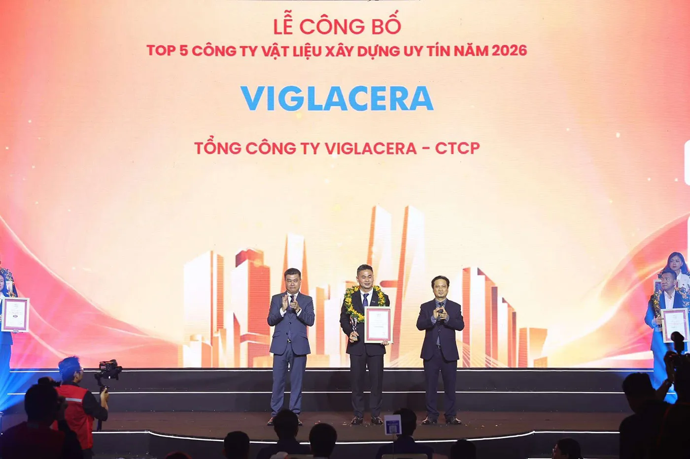 GIÁ TRỊ THỰC CỦA GẠCH ỐP LÁT THẾ HỆ MỚI: LỚN HƠN ĐỂ KHÁC BIỆT - CHUẨN HƠN ĐỂ DẪN DẦU